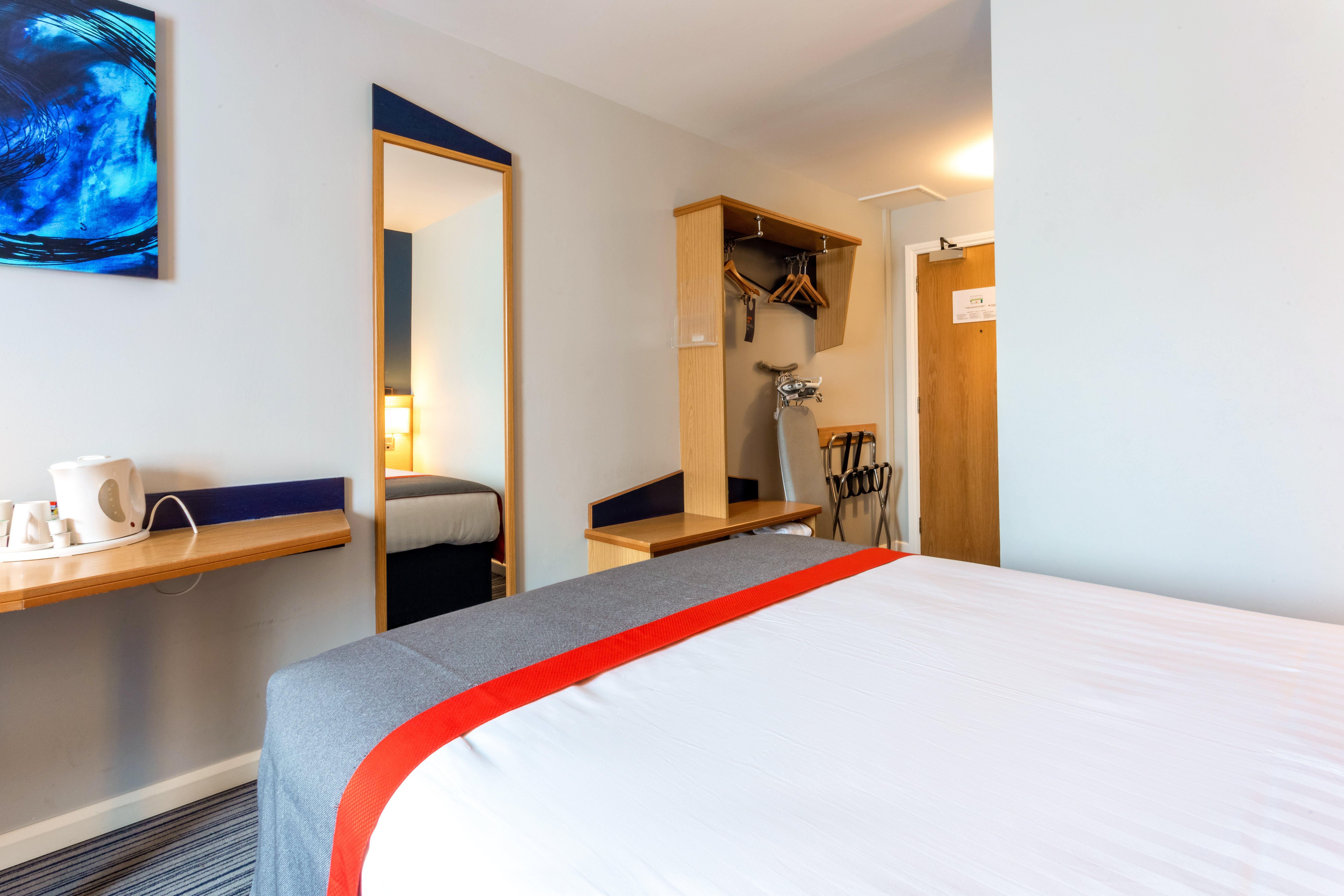 Holiday Inn Express Perth, An Ihg Hotel Екстериор снимка